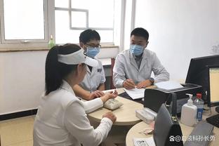 寄诚庸赴皇马学习交流，合影安切洛蒂、劳尔、莫德里奇等大牌